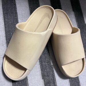 Nike Calm Beige Slides
